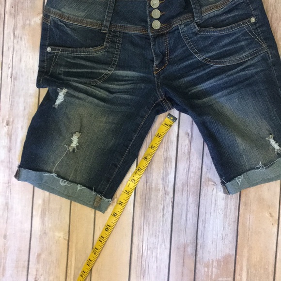 Almost famous factory distressed cutoff - Picture 5 of 5